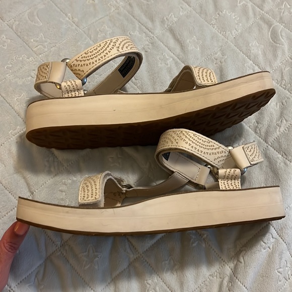 Teva Universal Geometric Sandals - Picture 4 of 11